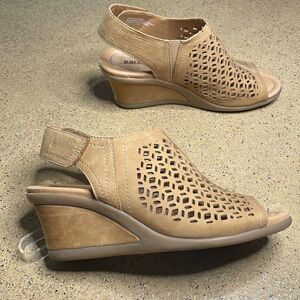Earth Cascade Perforated Leather Slingback Comfort Wedge Sandal 8 Camel